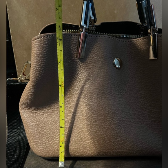 Elegant Tan and Black Satchel - Picture 3 of 4